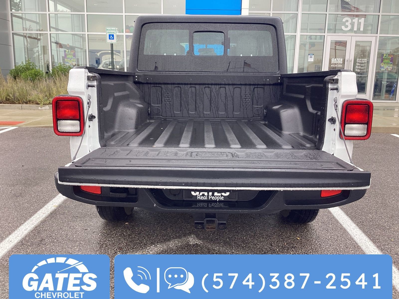 Used 2024 Jeep Gladiator Sport image 9