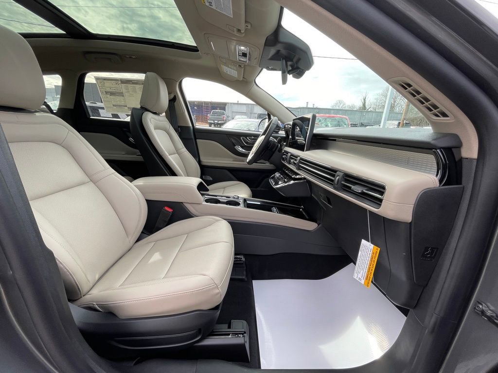 New 2026 Lincoln Corsair Premiere image 23