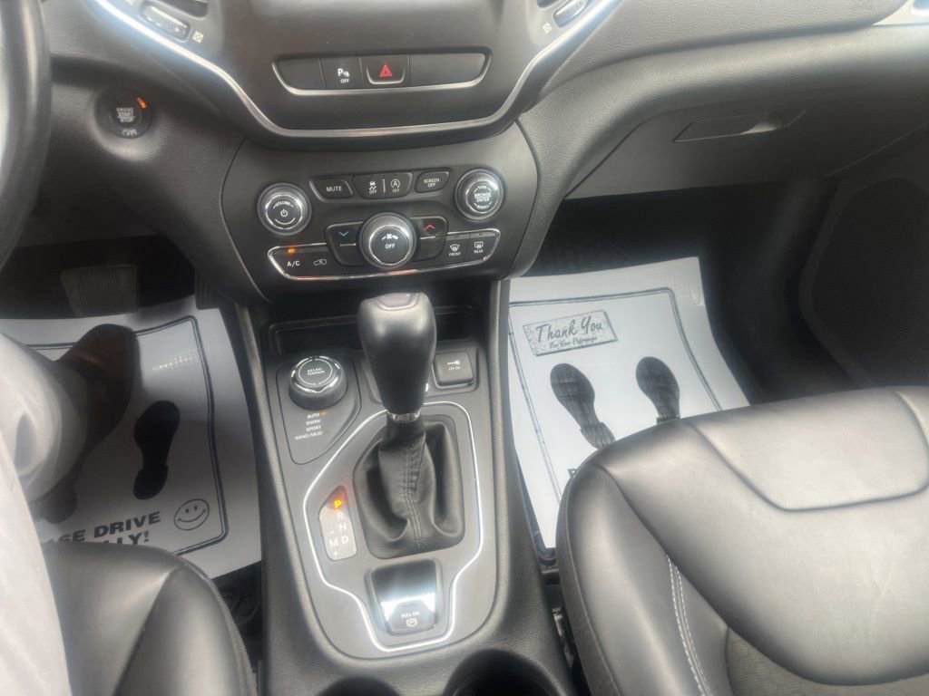 Used 2020 Jeep Cherokee Latitude Plus w/ Cold Weather Group image 19