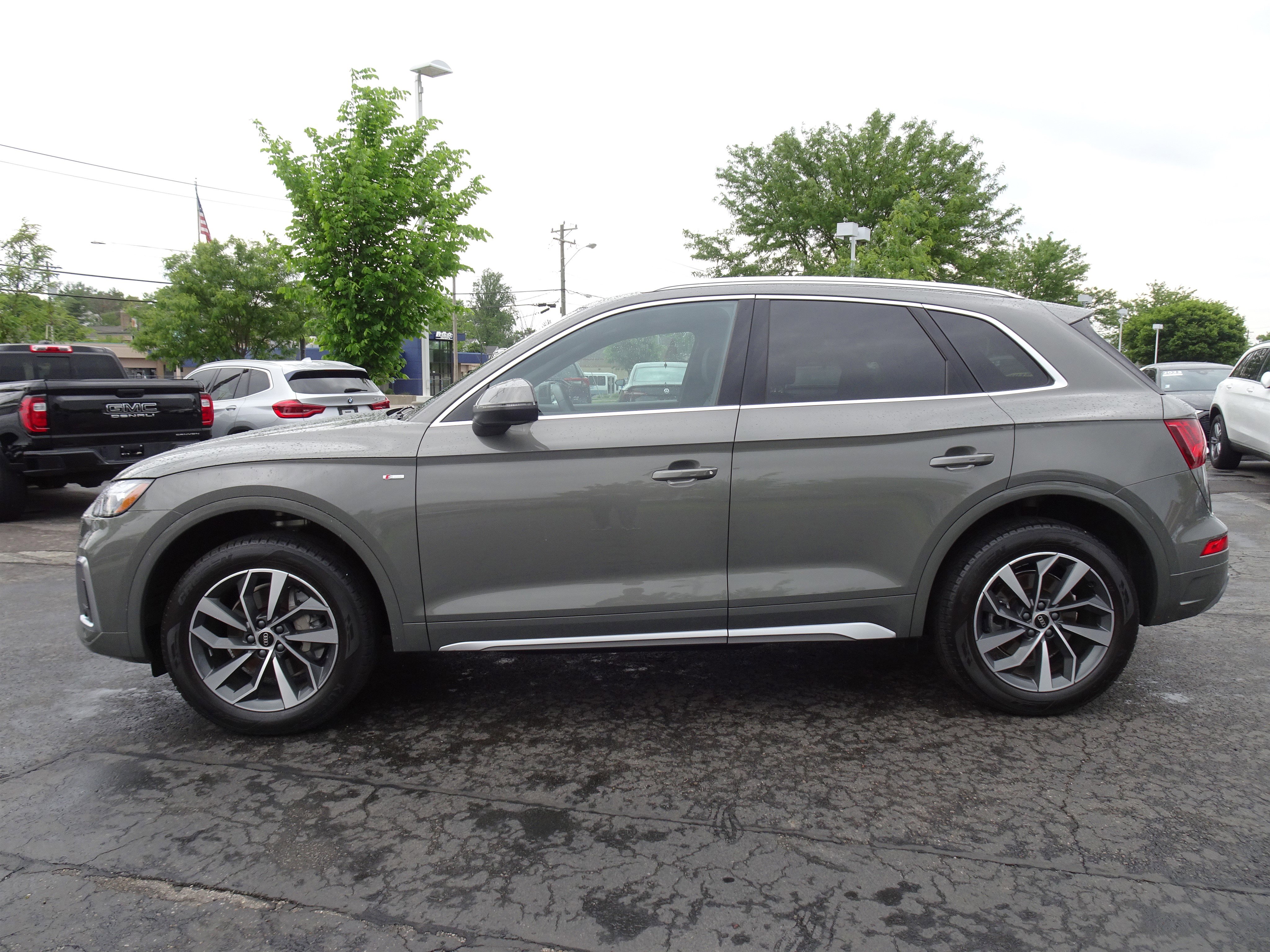 Certified 2023 Audi Q5 2.0T Premium w/ Convenience Package AWD/4WD image 2
