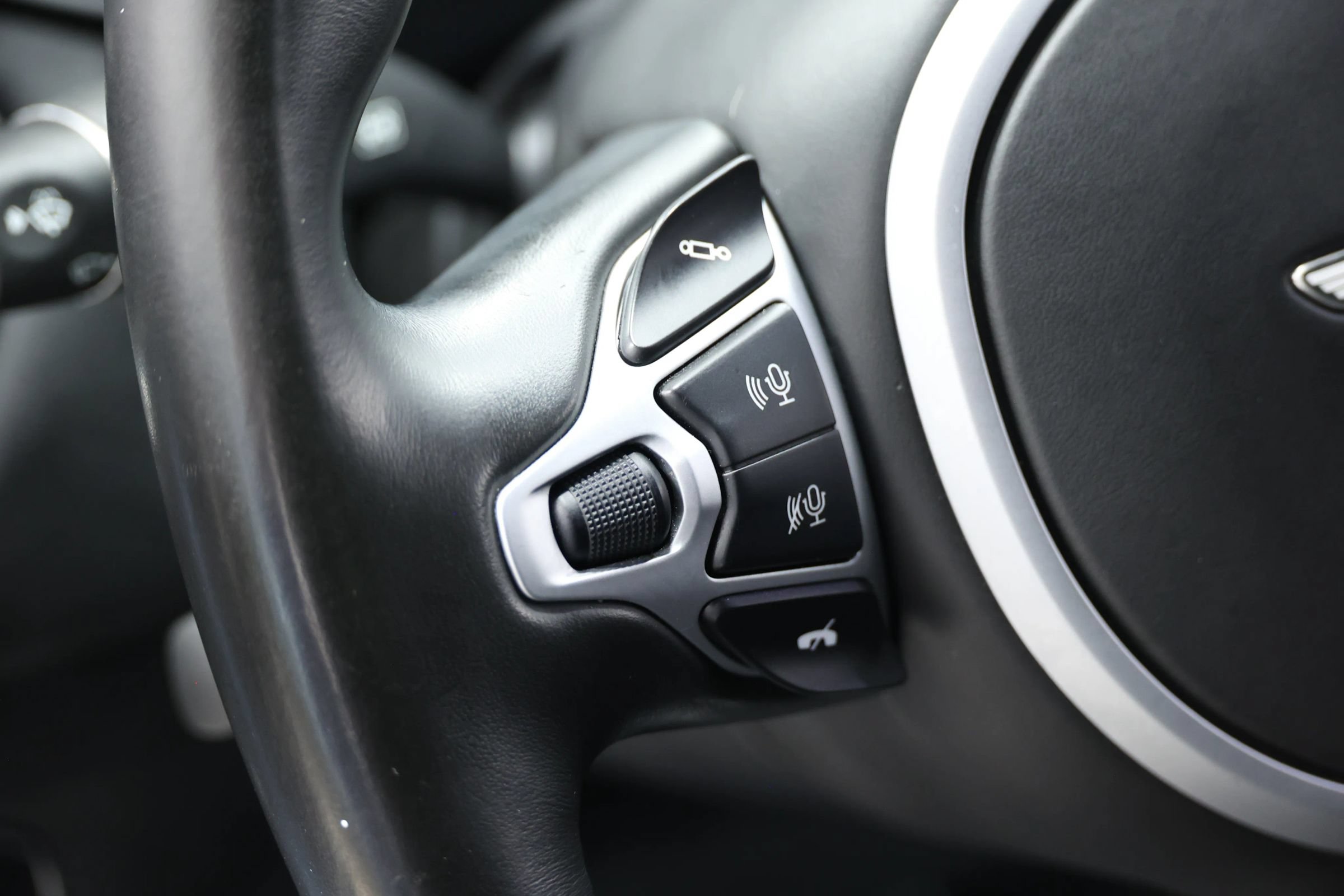 Used 2020 Aston Martin V8 Vantage Coupe RWD image 25