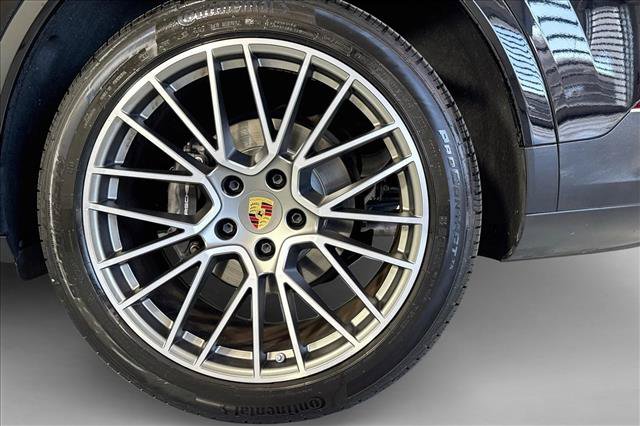 Used 2023 Porsche Cayenne Coupe AWD/4WD image 30
