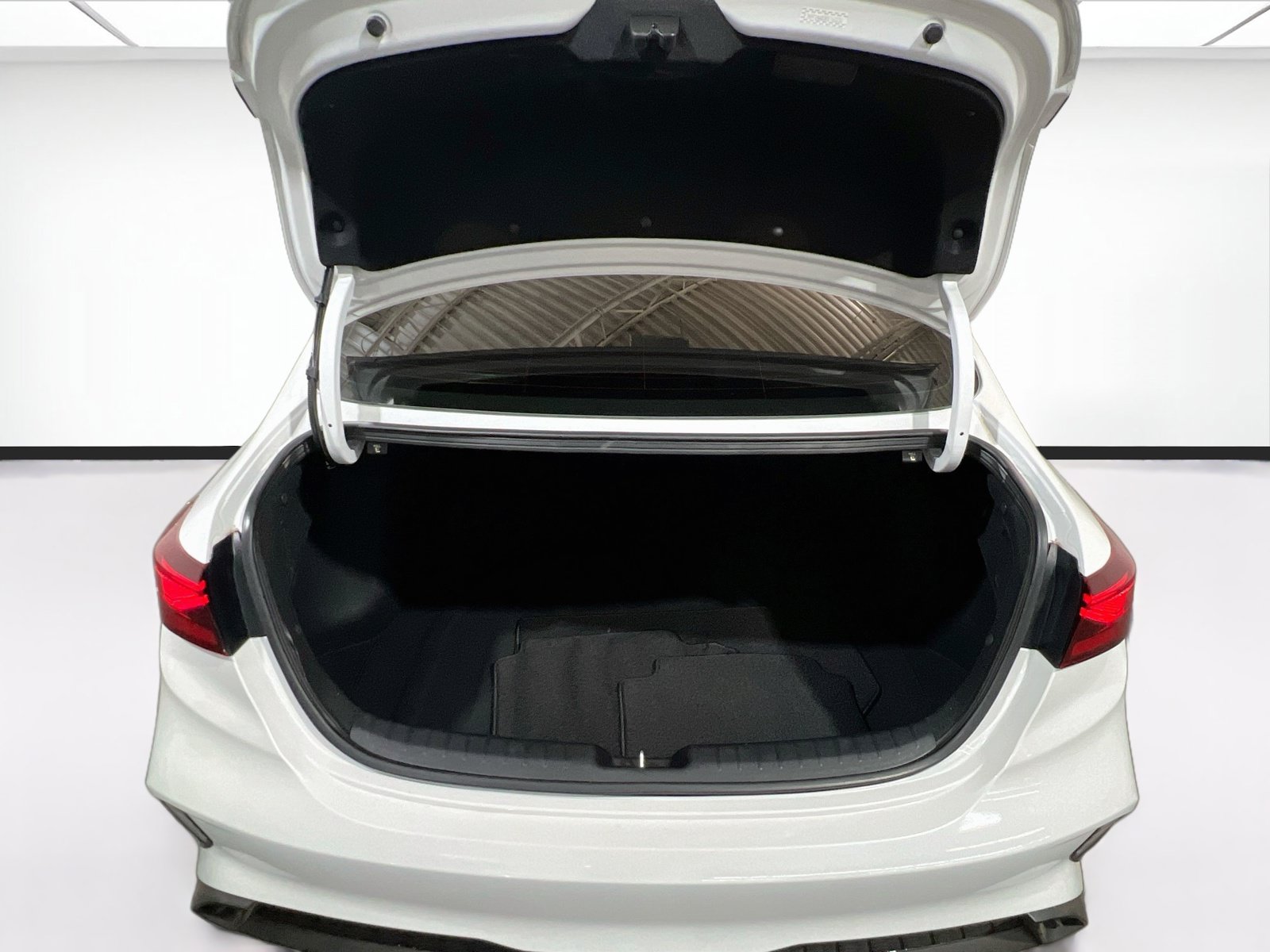 Used 2024 Kia Forte LXS FWD image 17