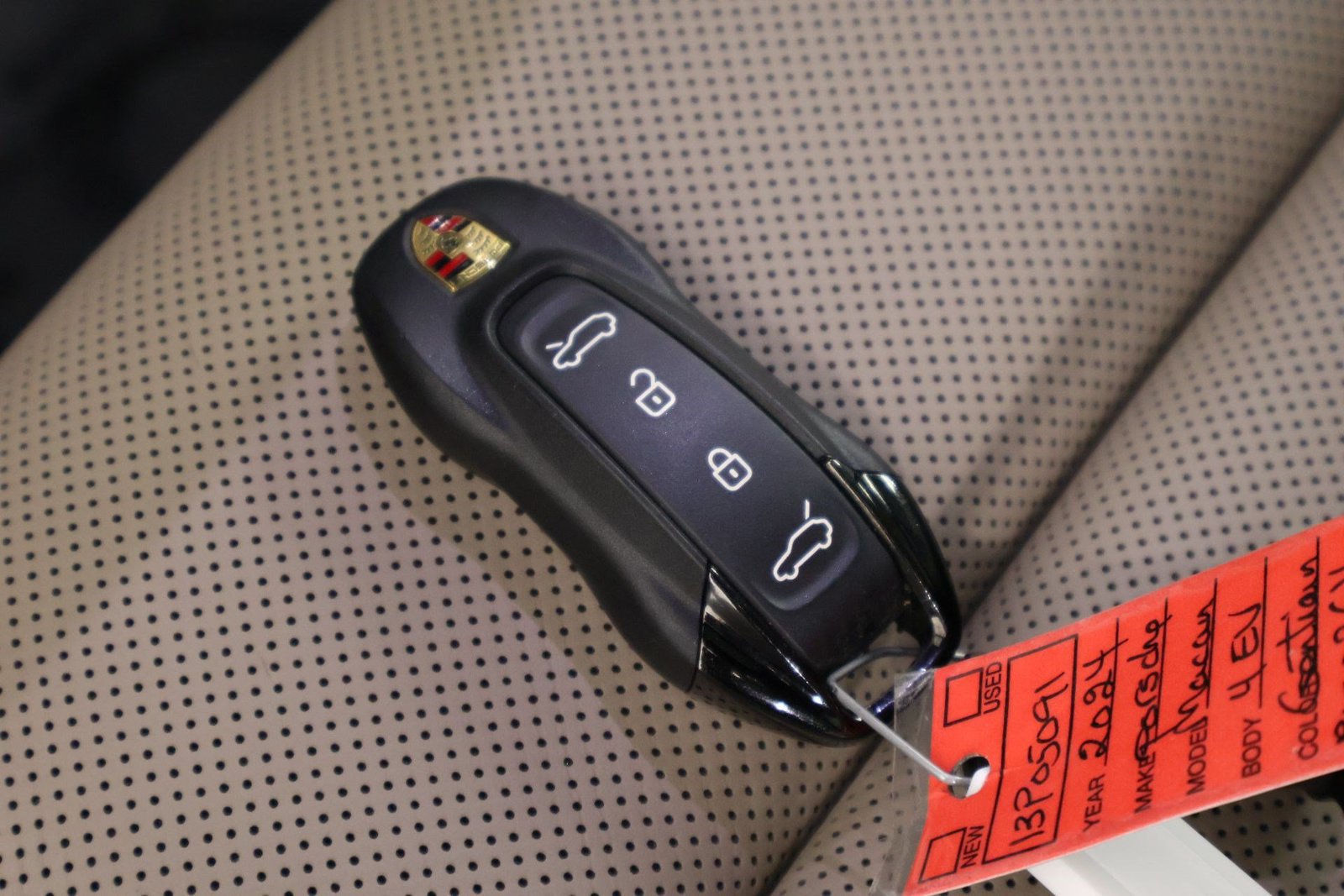 Certified 2024 Porsche Macan 4 Electric AWD/4WD image 34