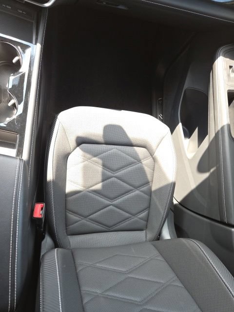 Used 2024 Volkswagen Atlas Cross Sport SE AWD/4WD image 18