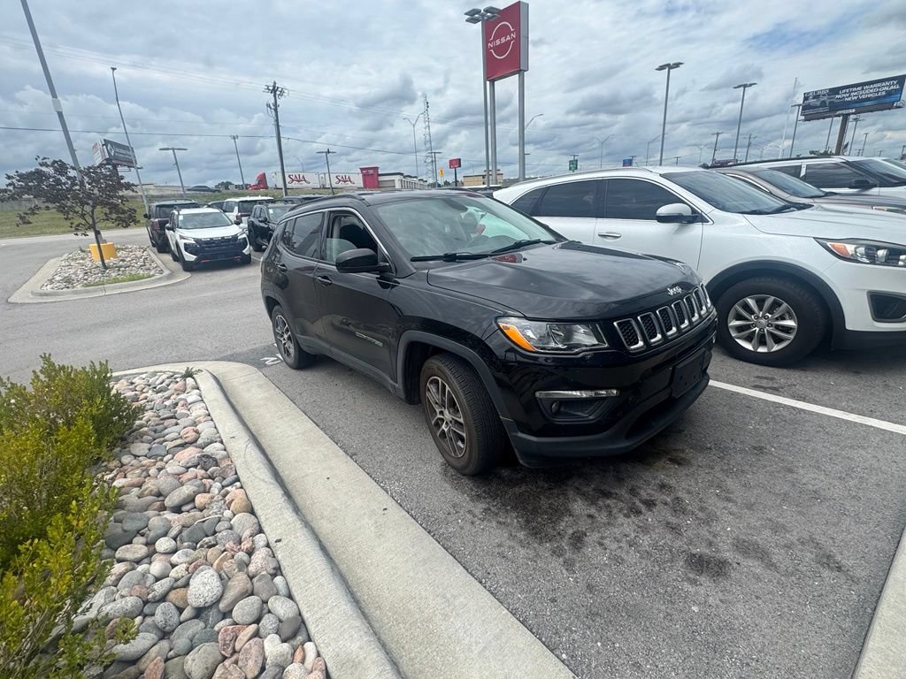 Used 2017 Jeep Compass Latitude w/ Cold Weather Group FWD image 6