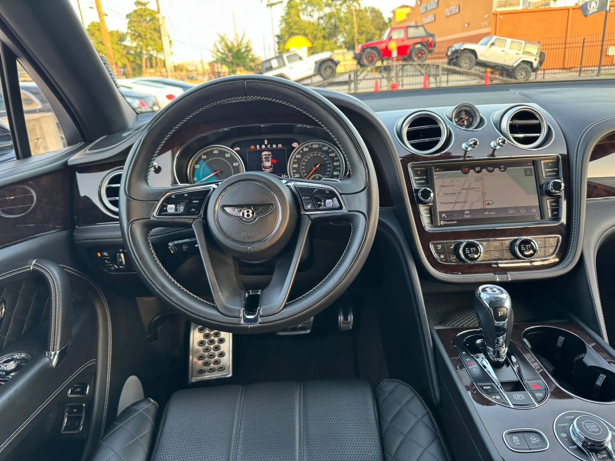 Used 2018 Bentley Bentayga AWD/4WD image 30