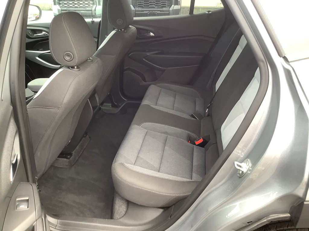 Used 2024 Chevrolet Trax ACTIV w/ Sunroof Package image 11