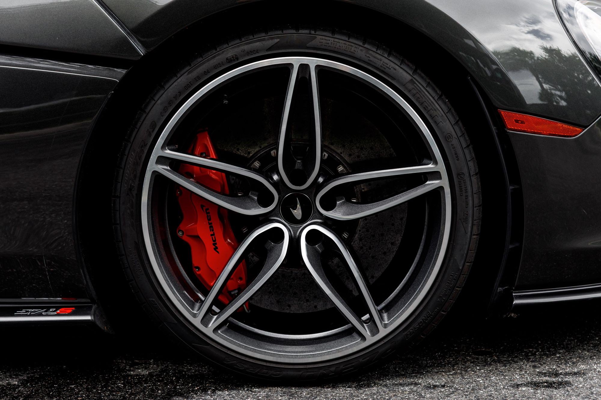 Used 2019 McLaren 570S Coupe RWD image 16