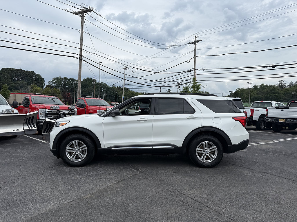 Certified 2023 Ford Explorer XLT w/ Equipment Group 202A AWD/4WD image 3