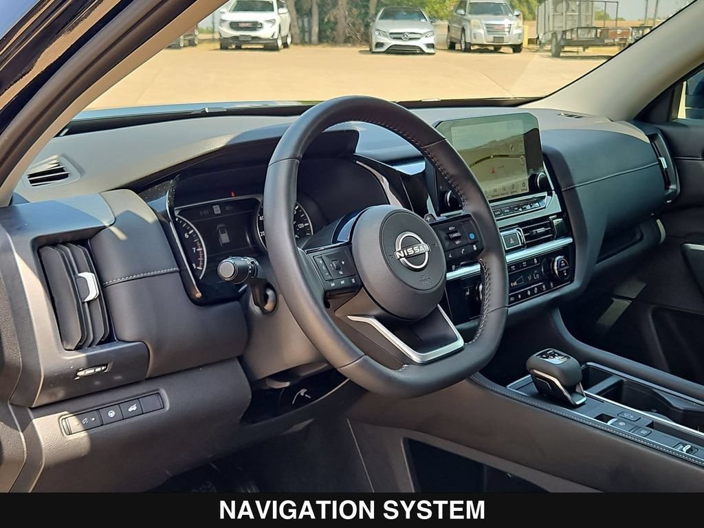 Used 2025 Nissan Pathfinder SL FWD image 13