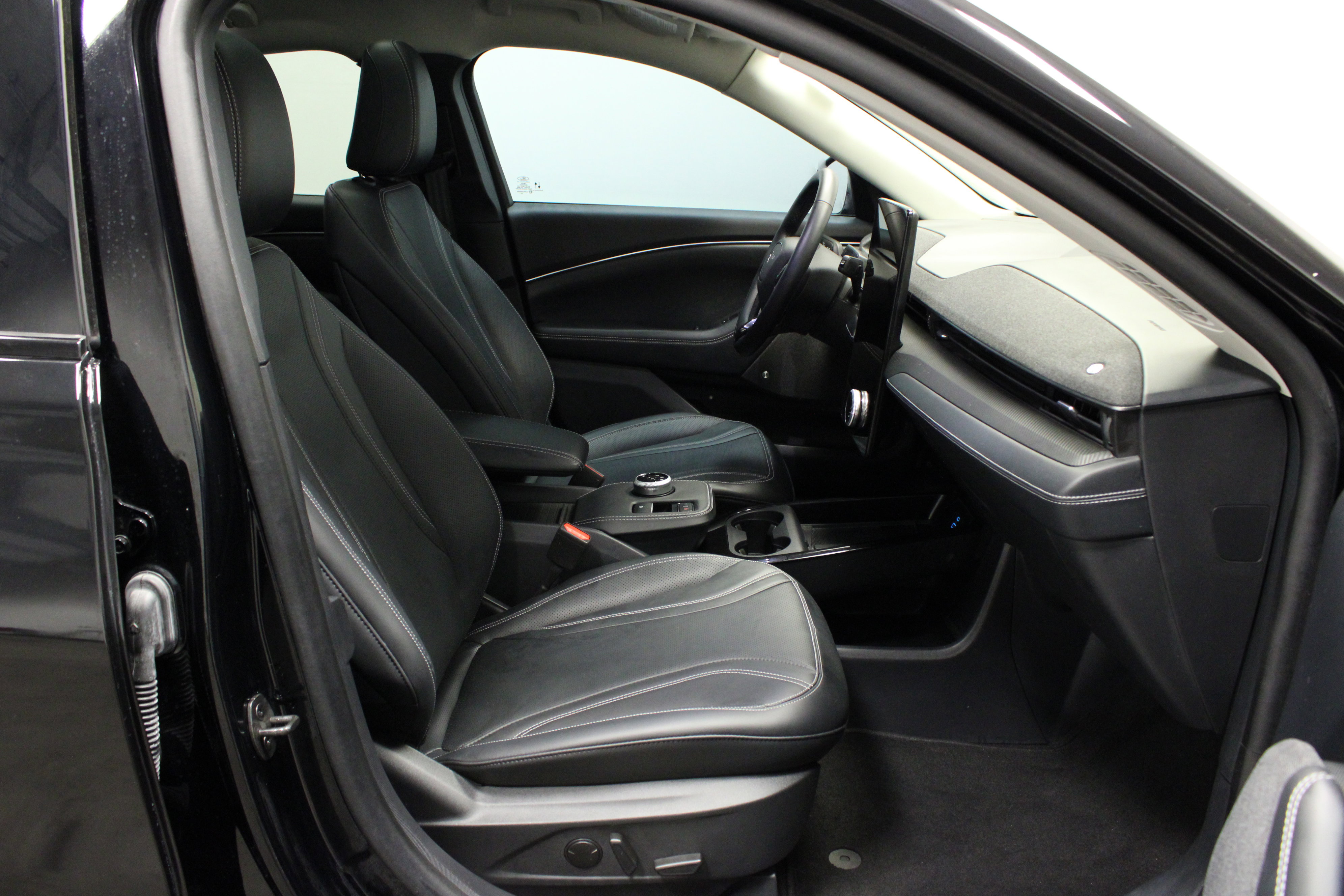 Used 2024 Ford Mustang Mach-E Premium image 15