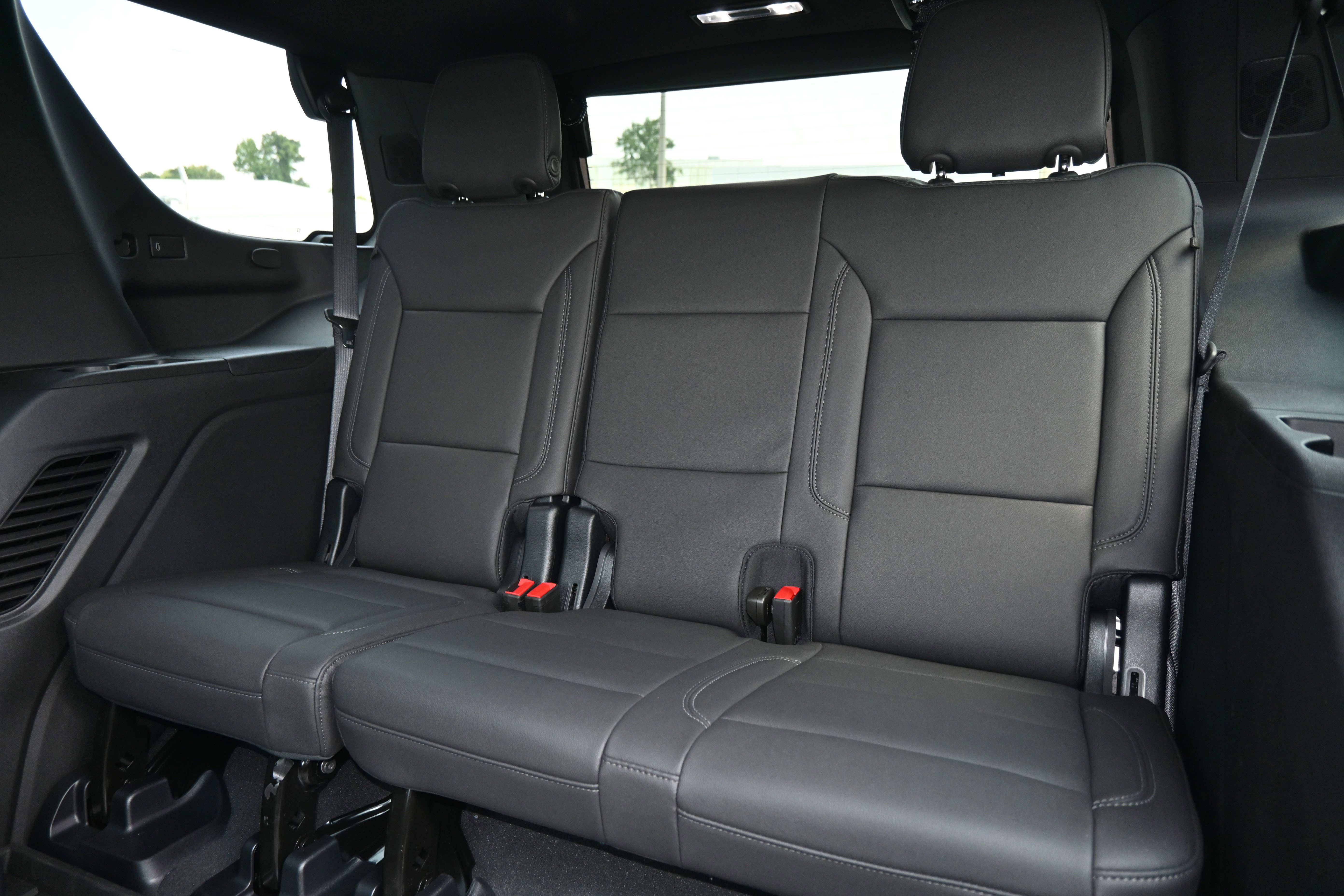 Used 2025 Chevrolet Tahoe LT w/ Comfort Package image 32