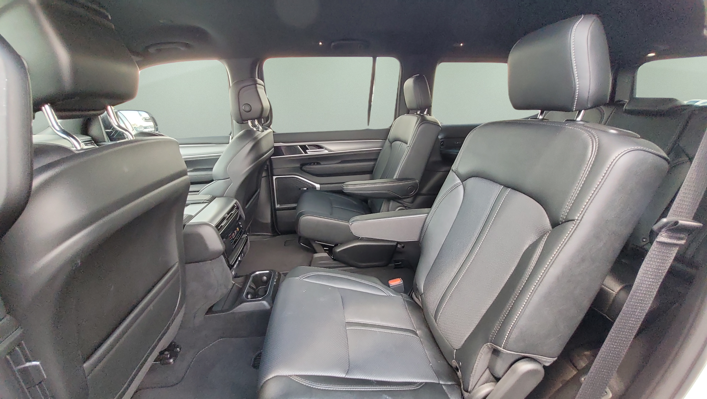Used 2026 Jeep Grand Wagoneer Limited AWD/4WD image 18