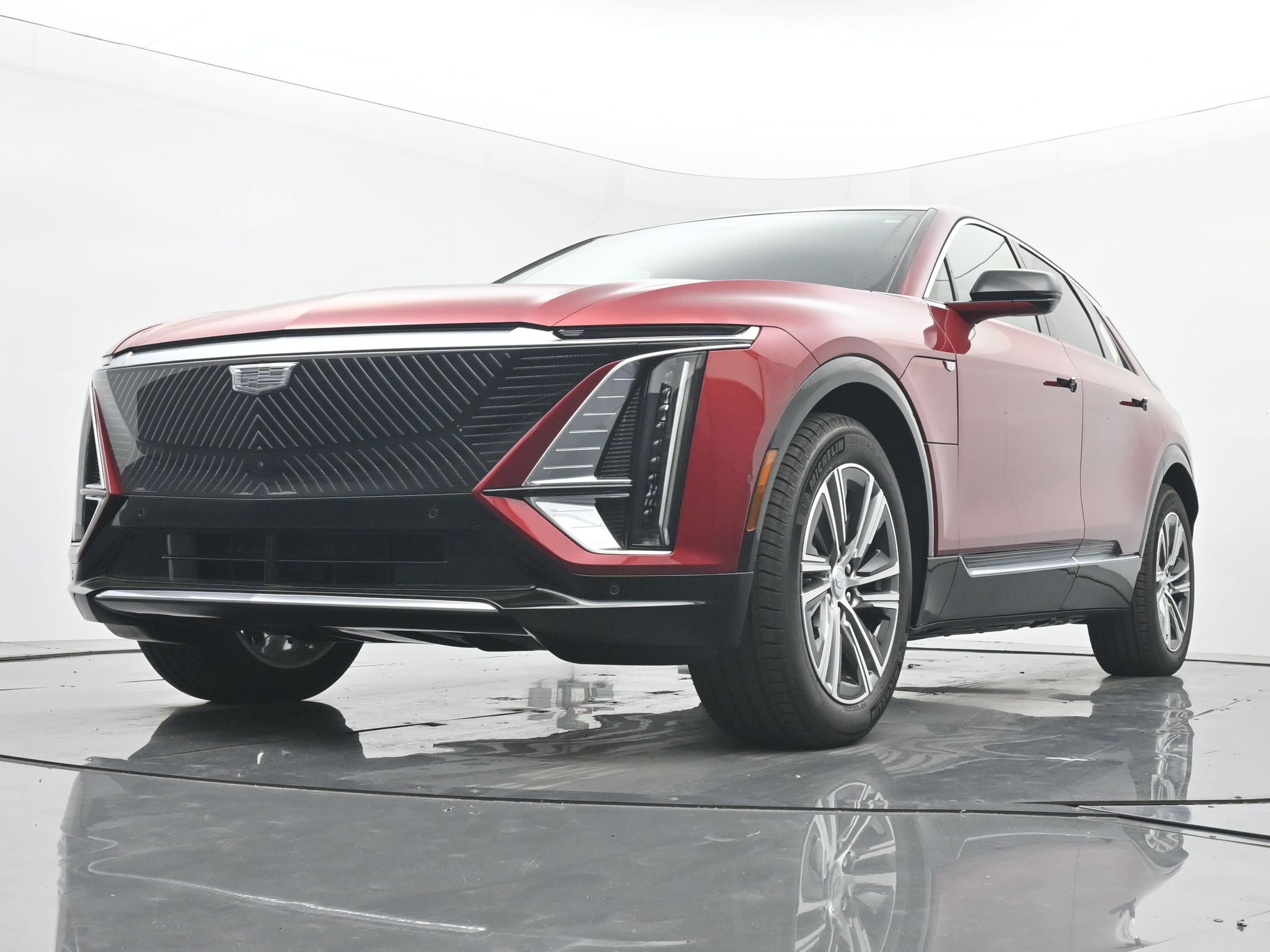 New 2026 Cadillac Lyriq Luxury w/ LPO, Floor Liner Package AWD/4WD image 15