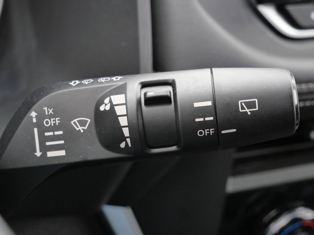 Used 2025 Nissan Rogue SV AWD/4WD image 48