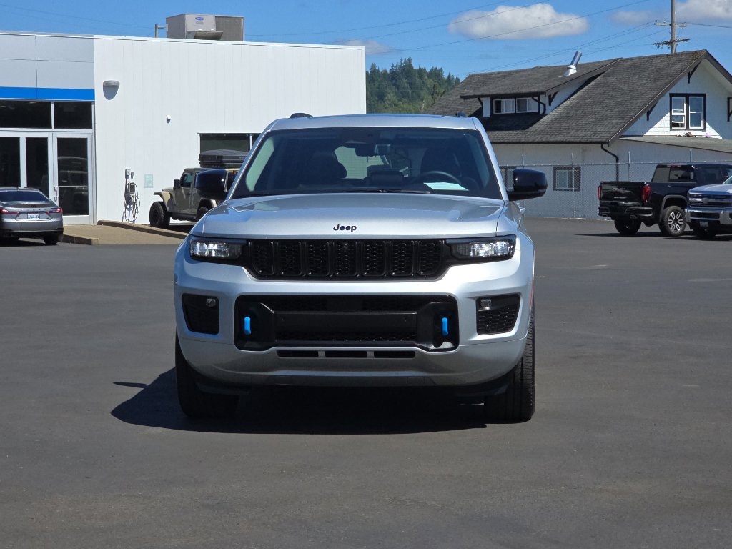 Used 2023 Jeep Grand Cherokee 30th Anniversary image 3