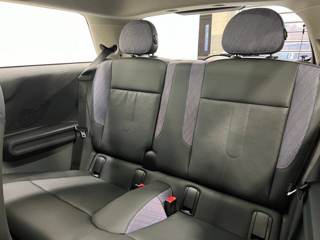 Certified 2025 MINI Cooper 2-Door Hardtop image 20