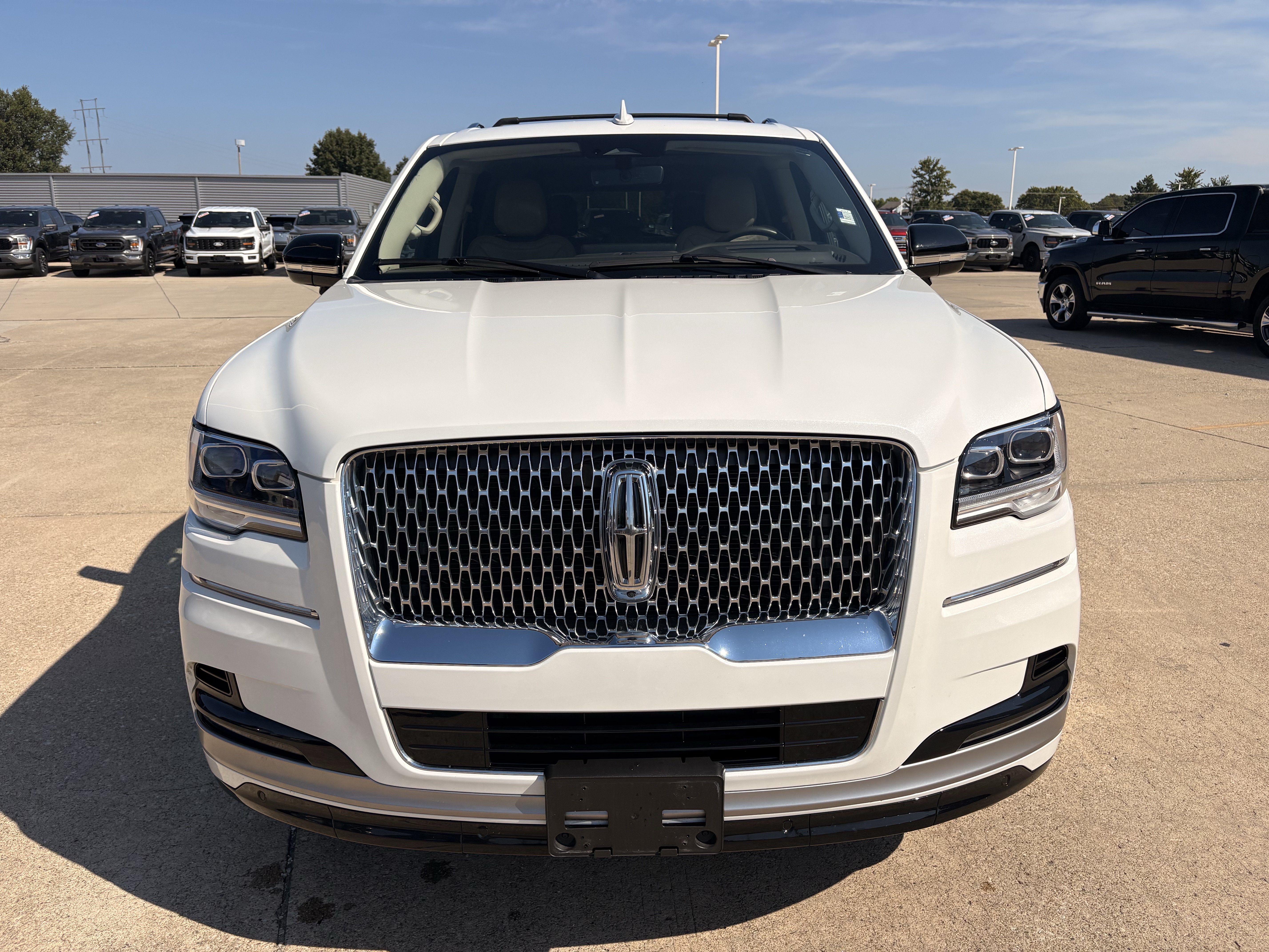 Used 2023 Lincoln Navigator Reserve AWD/4WD image 2