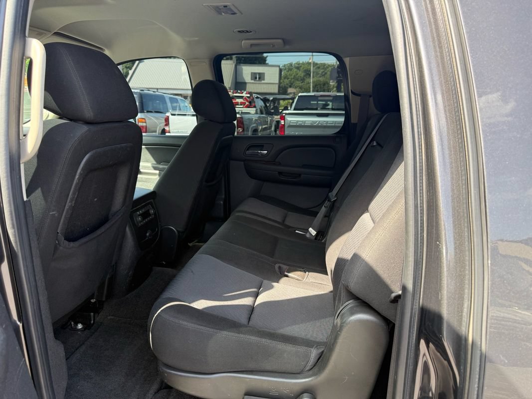 Used 2011 Chevrolet Suburban 2500 LS w/ Skid Plate Package AWD/4WD image 8