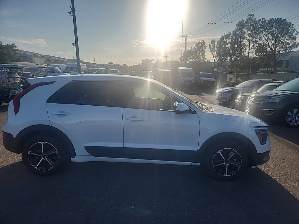 Certified 2024 Kia Niro LX FWD image 17