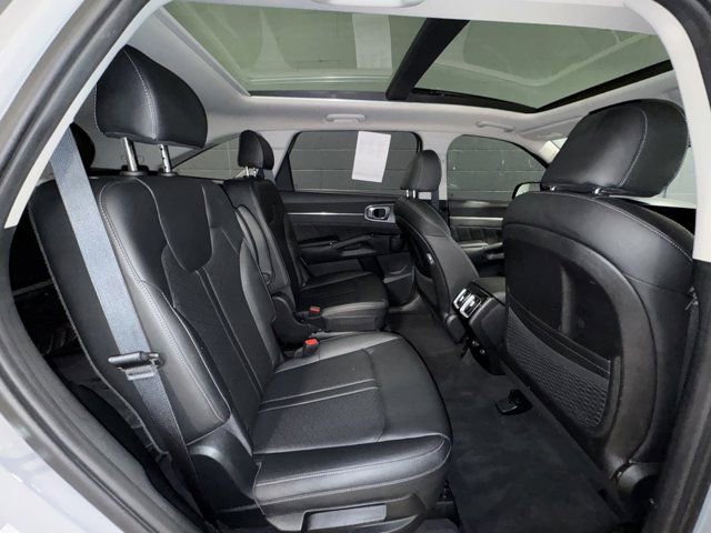 Used 2023 Kia Sorento SX image 10