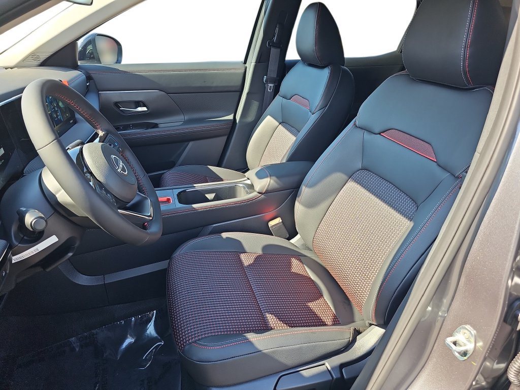 New 2027 Nissan Kicks SR w/ Cold Weather Package FWD image 15