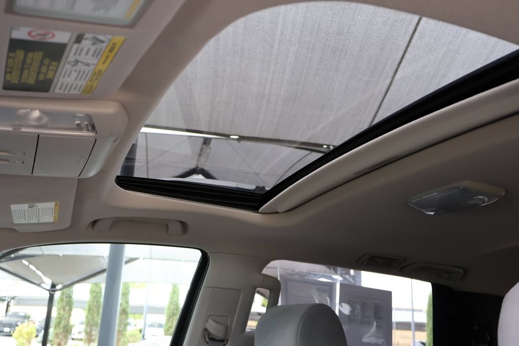 Used 2019 Toyota Sequoia SR5 AWD/4WD image 5