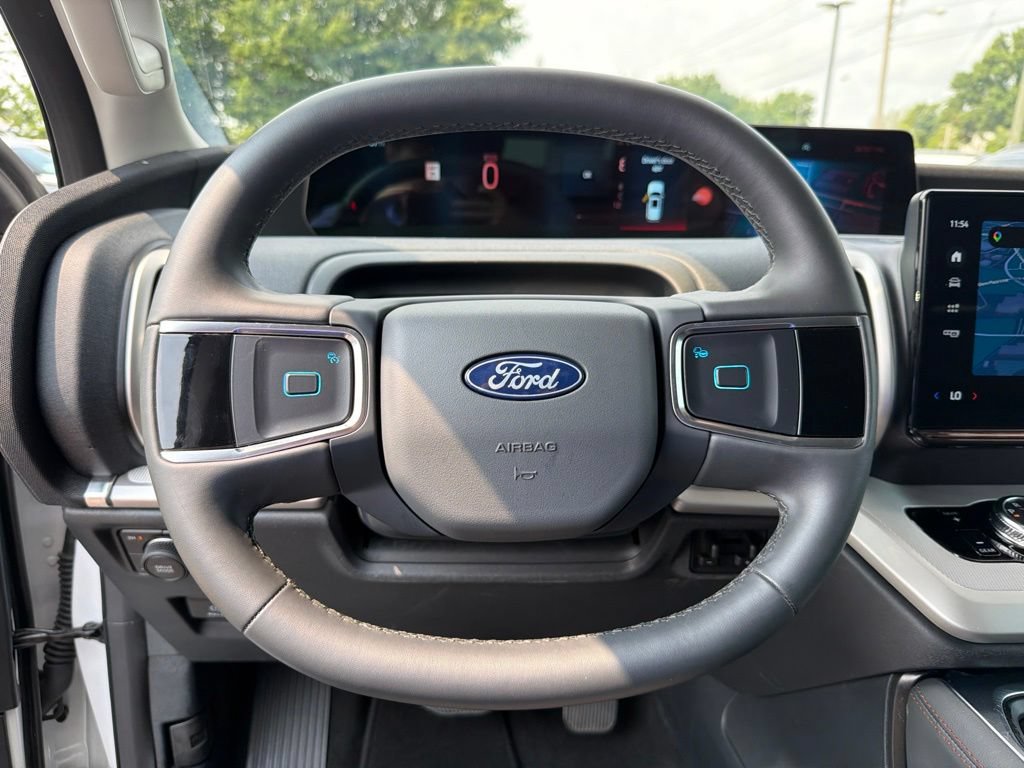 Used 2025 Ford Expedition Active AWD/4WD image 14