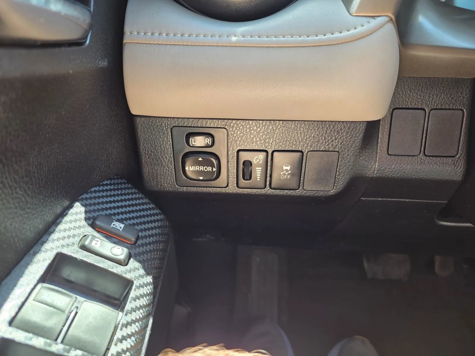 Used 2015 Toyota RAV4 XLE FWD image 23