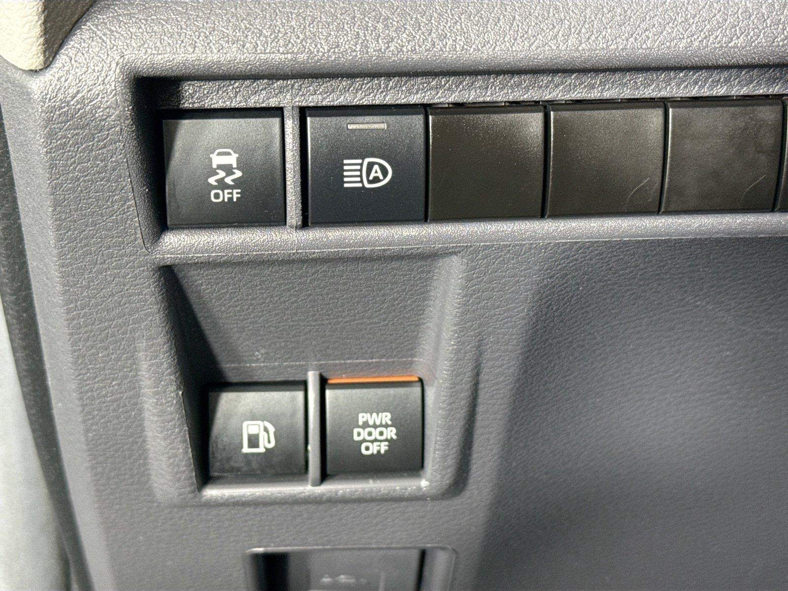 Certified 2024 Toyota Sienna XLE FWD image 15