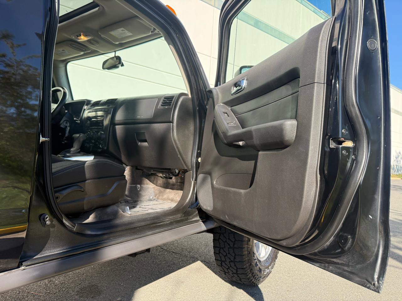 Used 2010 HUMMER H3 Adventure image 27