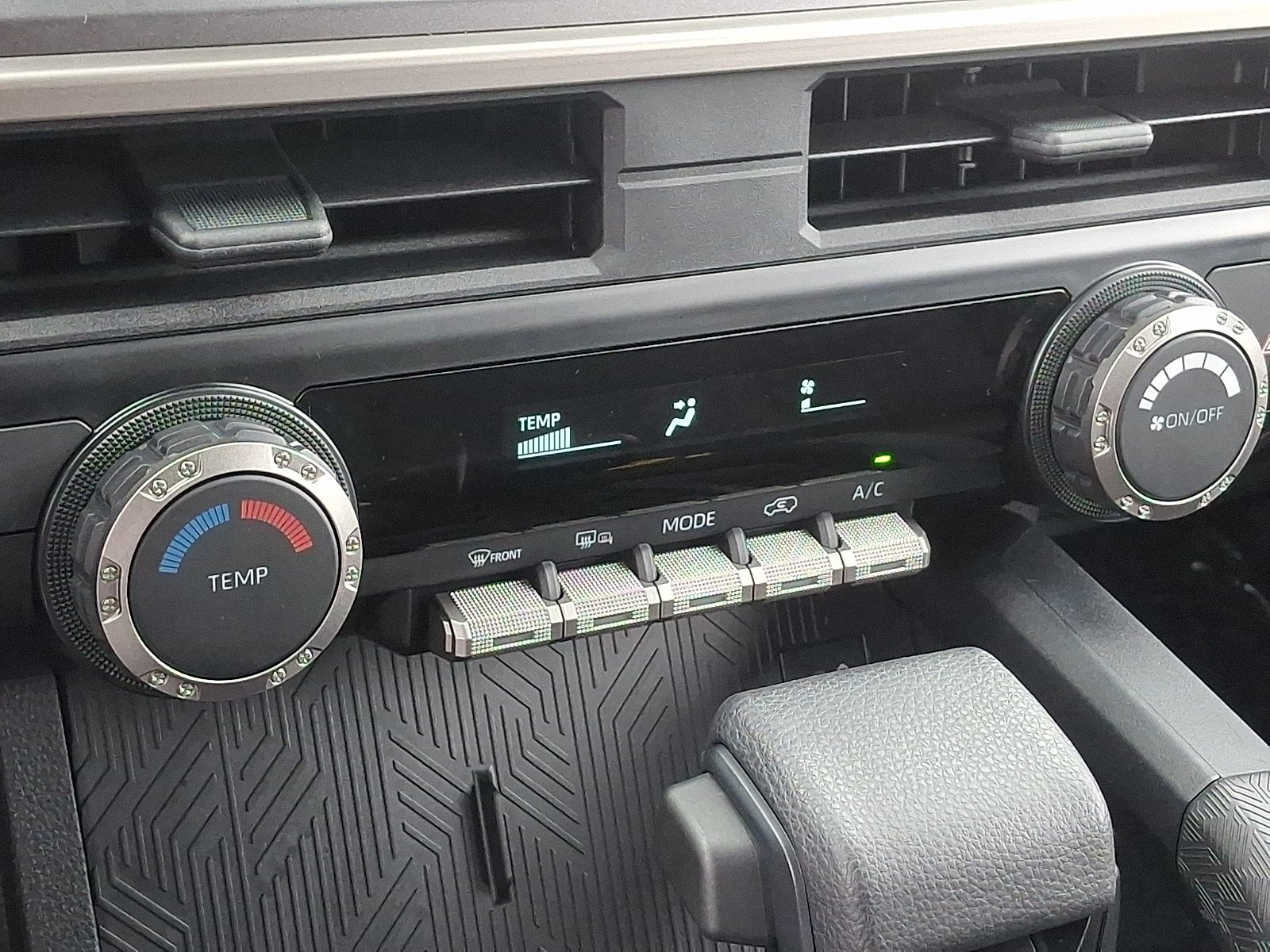 Used 2025 Toyota 4Runner SR5 AWD/4WD image 15