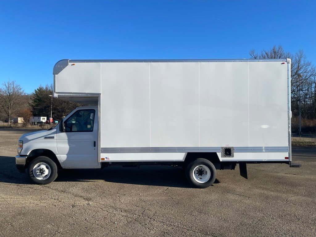 New 2027 Ford E-450 and Econoline 450 Super Duty w/ Power Equipment Group image 2