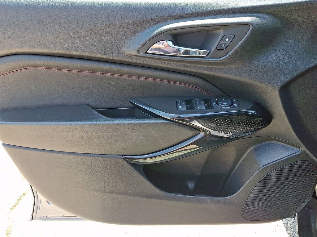 Certified 2024 Chevrolet Trax RS w/ Sunroof Package FWD image 14