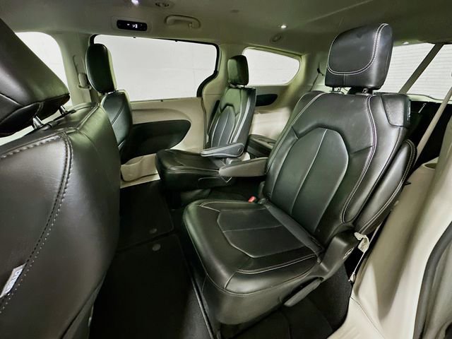 Used 2024 Chrysler Pacifica Touring-L image 22
