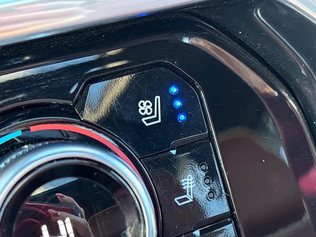 Used 2022 GMC Sierra 1500 Denali Ultimate AWD/4WD image 37