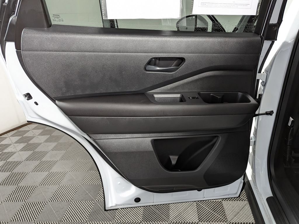 Used 2025 Nissan Pathfinder SV image 39