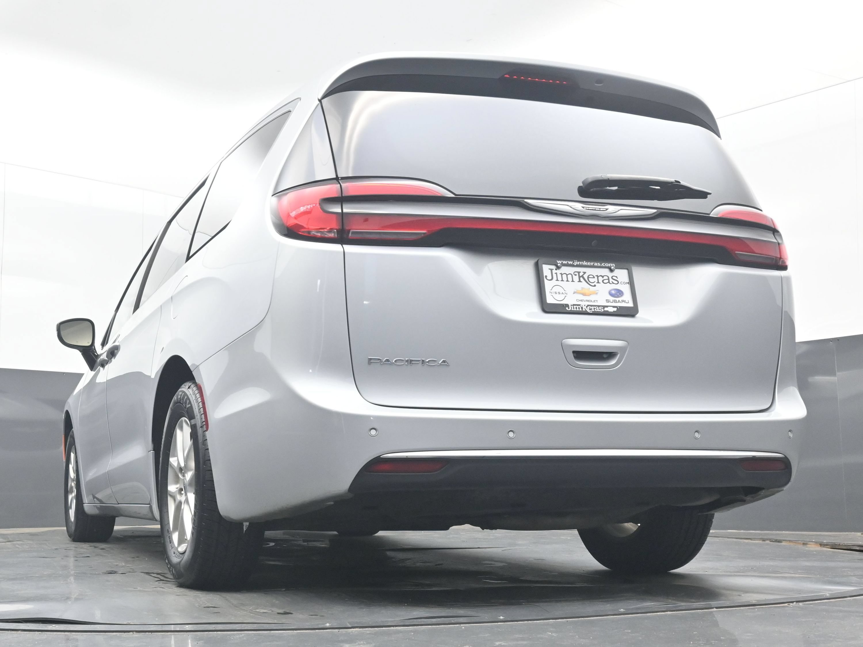 Used 2024 Chrysler Pacifica Touring-L FWD image 25