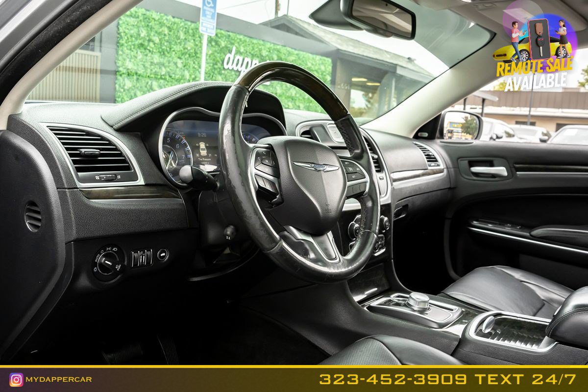 Used 2016 Chrysler 300 C RWD image 10