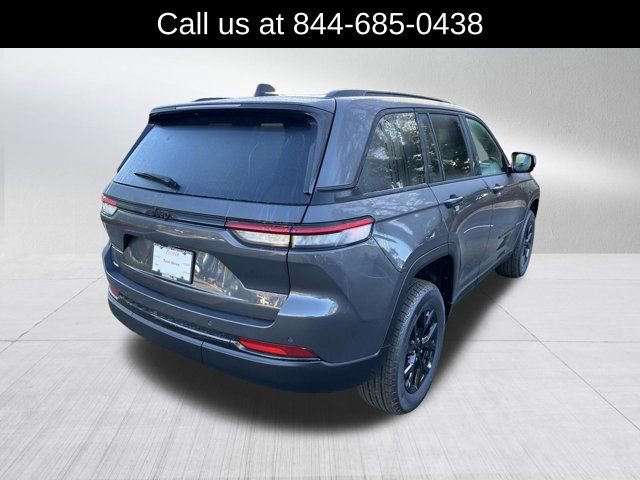 New 2025 Jeep Grand Cherokee Laredo image 5