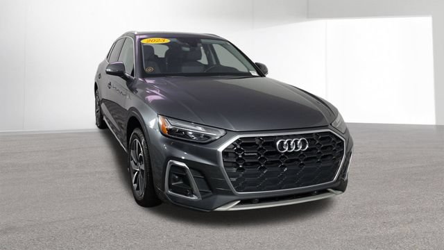 Used 2023 Audi Q5 2.0T Premium w/ Convenience Package AWD/4WD image 3