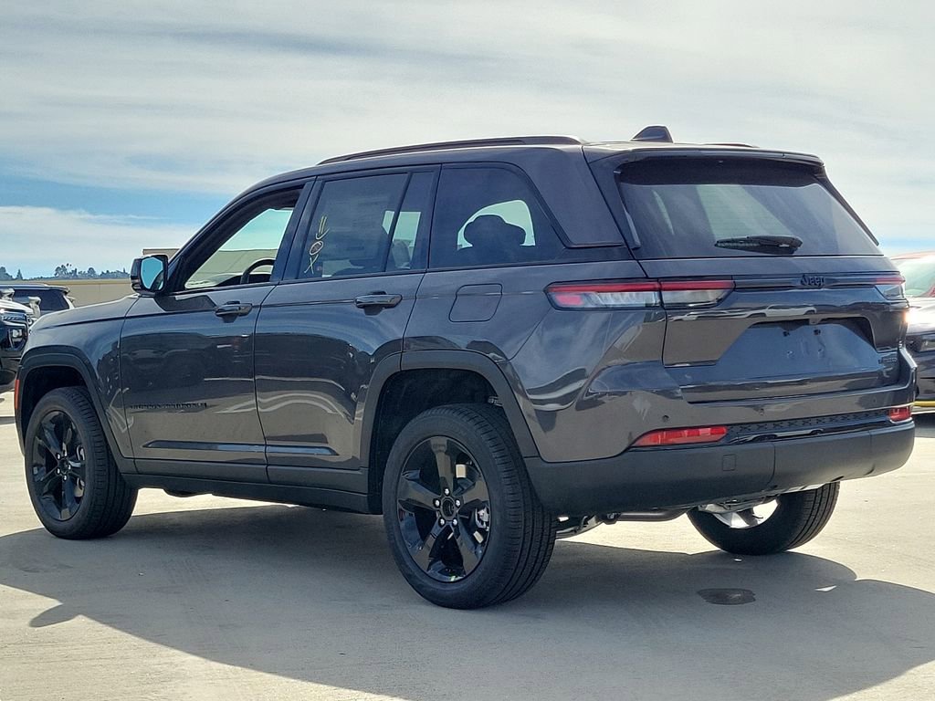 New 2025 Jeep Grand Cherokee Limited w/ Black Appearance Package image 14