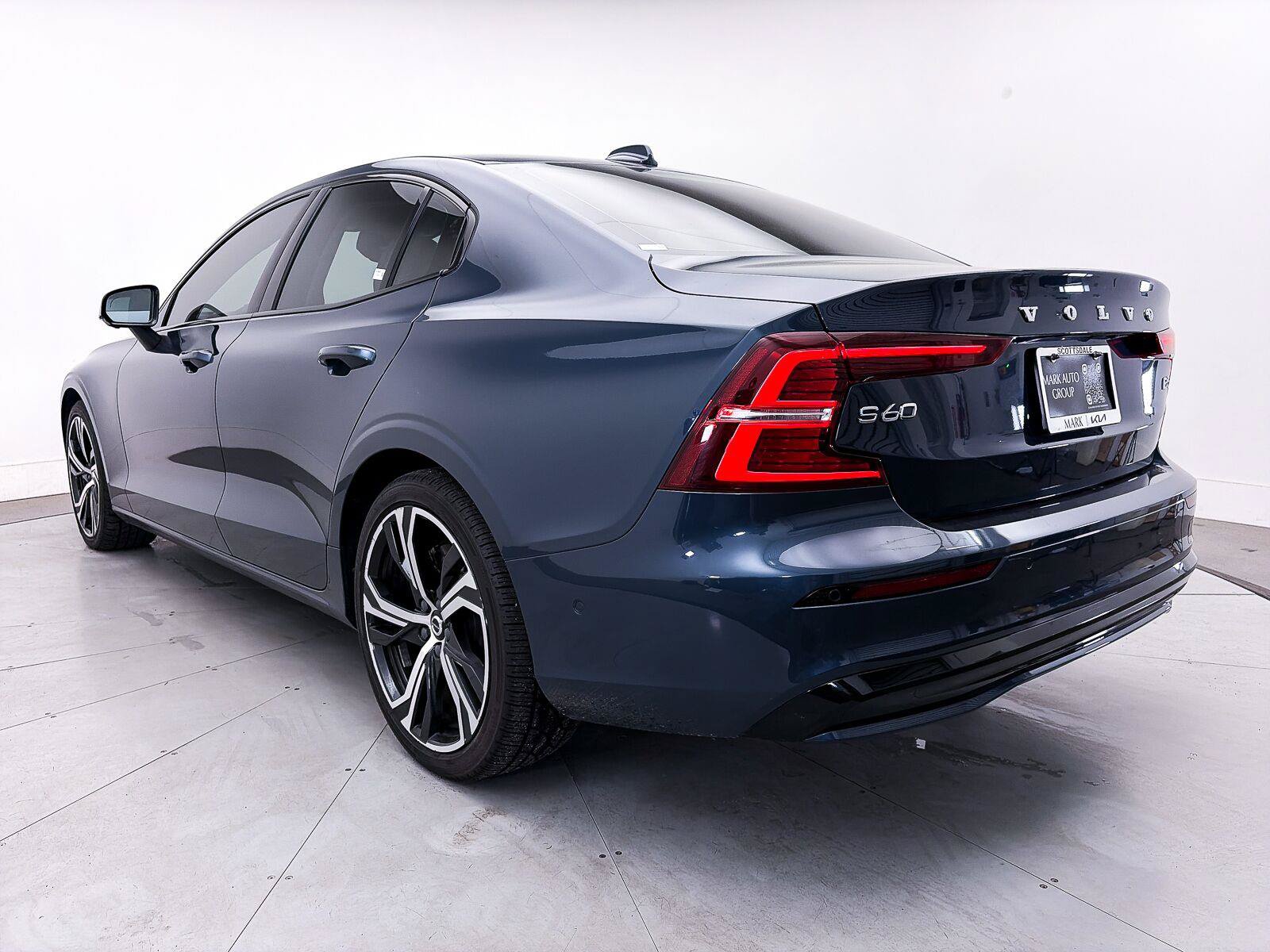 Used 2024 Volvo S60 B5 Plus FWD image 15
