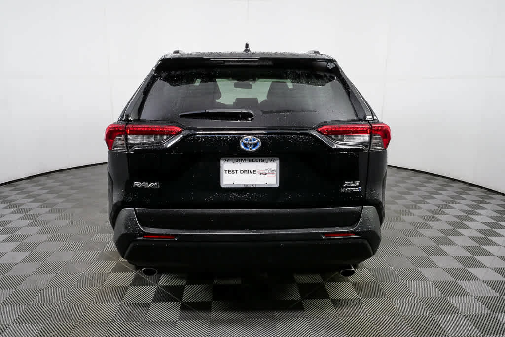 Used 2021 Toyota RAV4 XLE w/ Convenience Package image 27