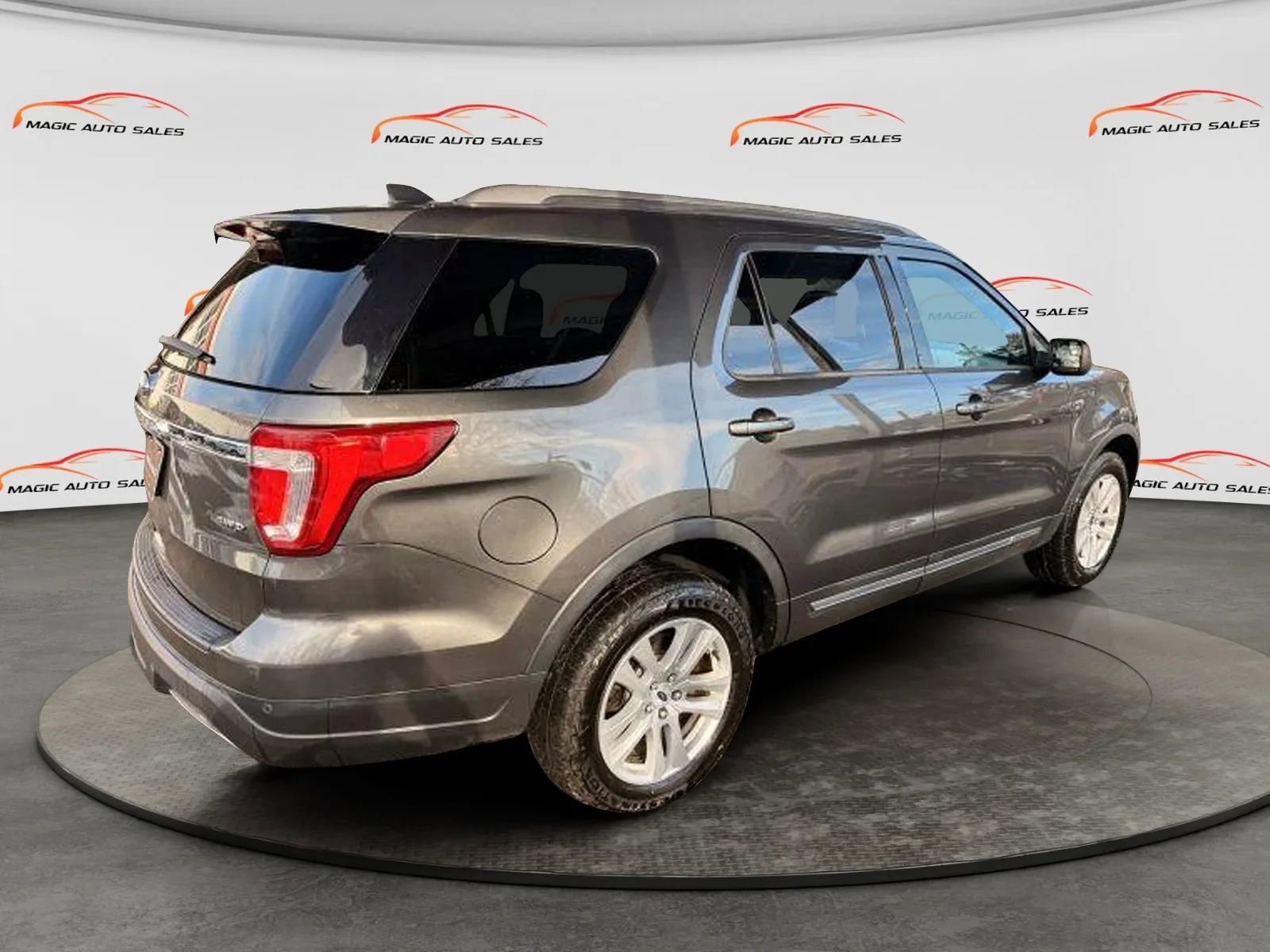 Used 2019 Ford Explorer XLT image 11
