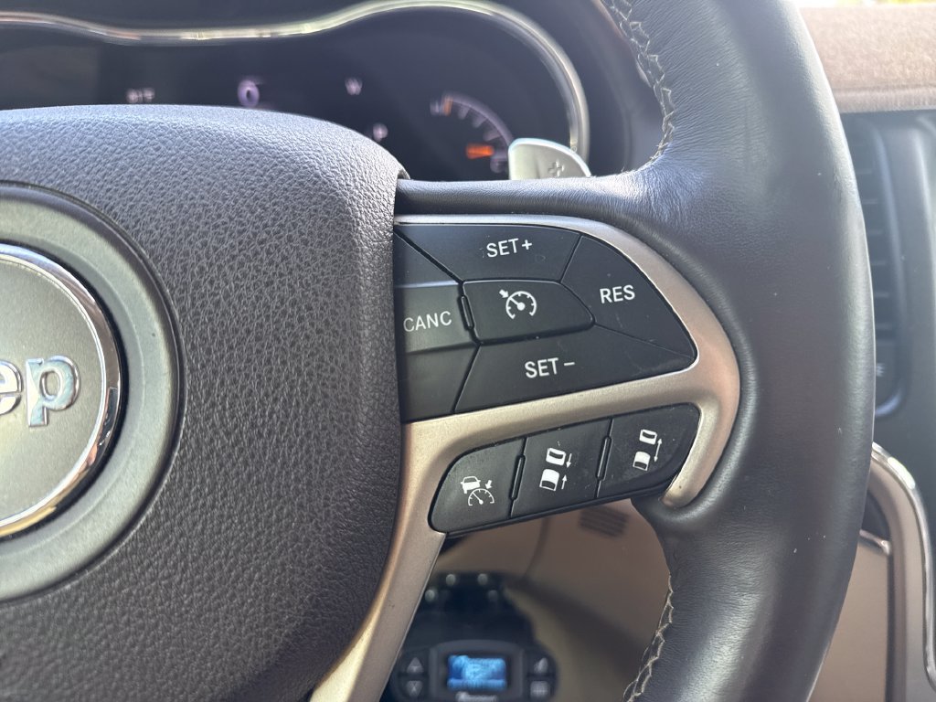 Used 2017 Jeep Grand Cherokee Overland w/ Jeep Active Safety Group AWD/4WD image 17