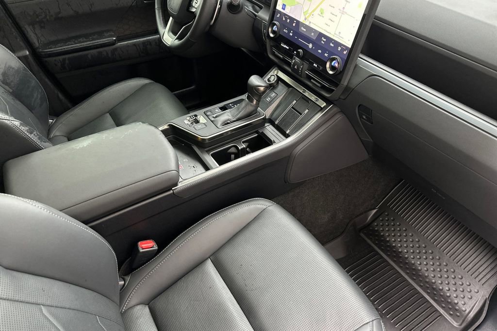 Used 2025 Lexus GX 550 w/ Cold Area Package image 16