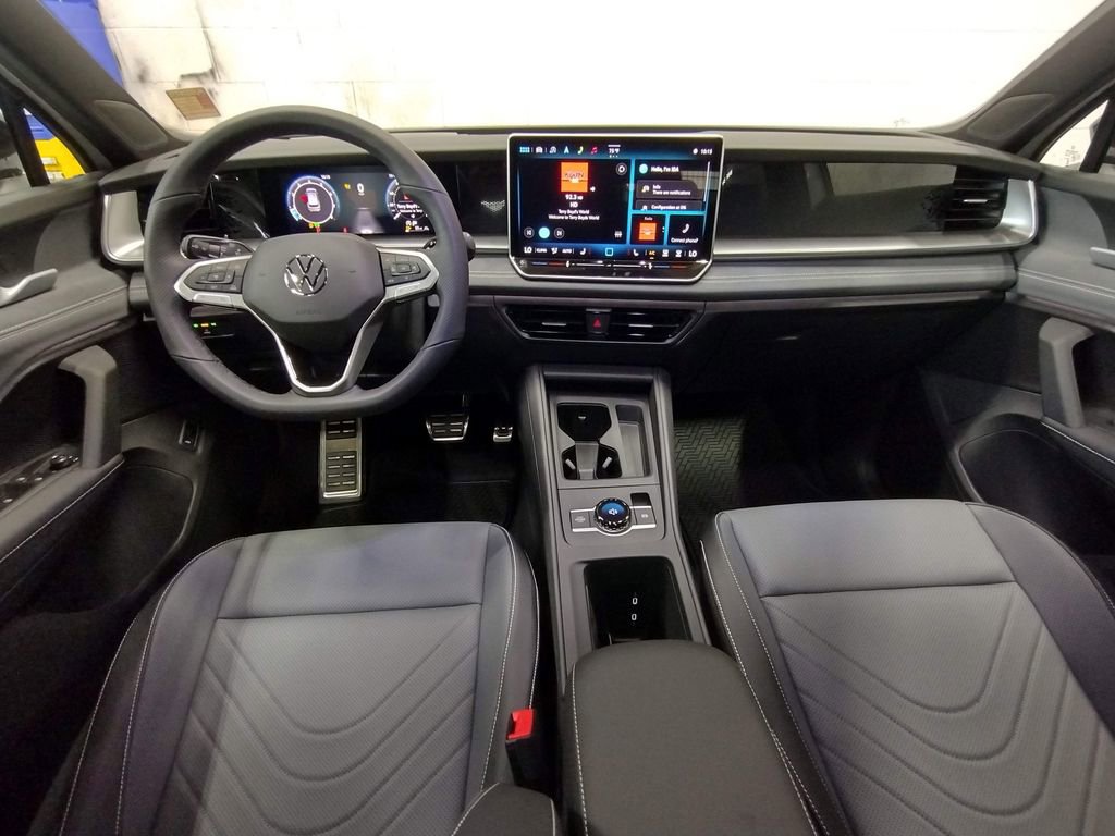 New 2025 Volkswagen Tiguan SE R-Line image 40