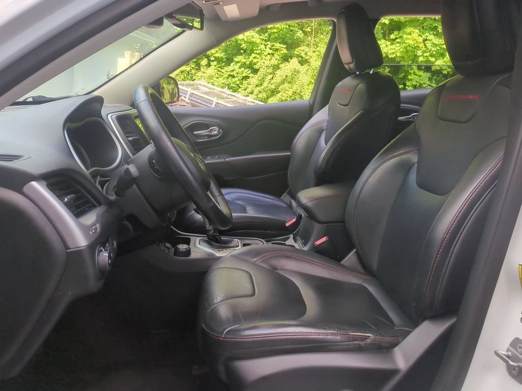 Used 2016 Jeep Cherokee Trailhawk AWD/4WD image 23